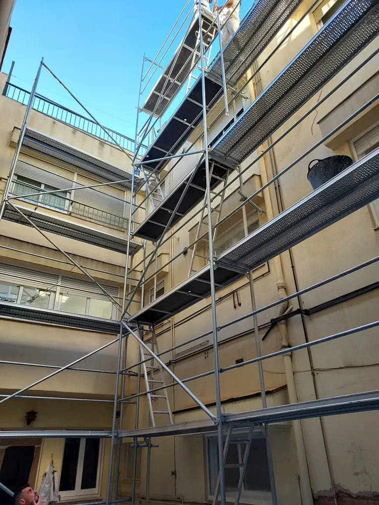 Renovación de fachada de un edificio de viviendas - Pintores González